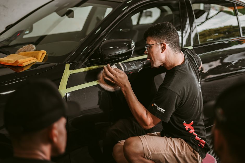 Polishing car paint for ceramic coating preparation